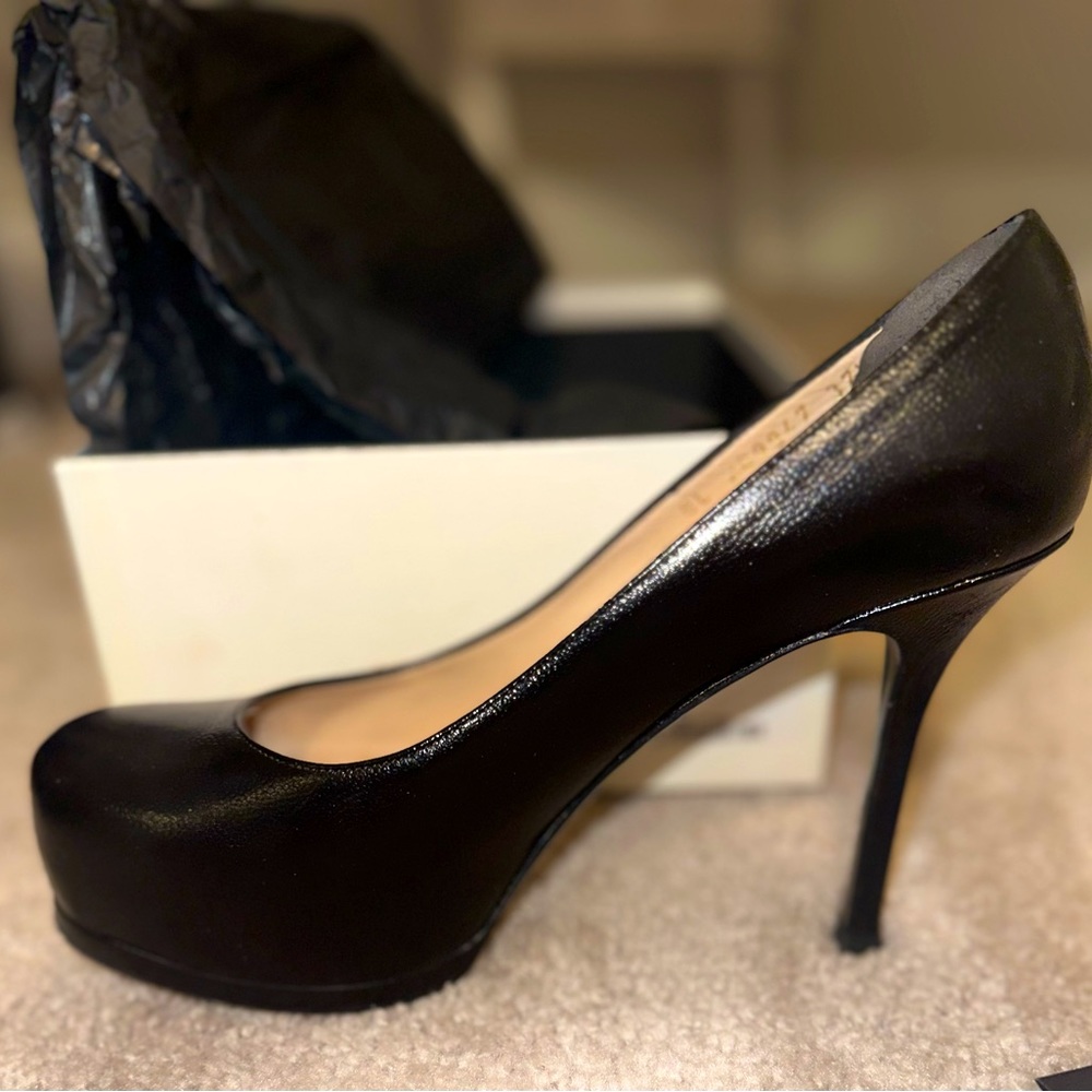 Yves Saint Laurent Tribtoo 80 Pump • Size: 37.5 • Authenticated